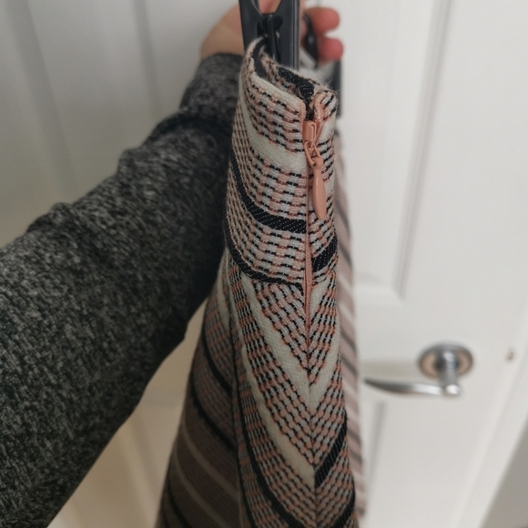 🌻2/$25🌻Ann Taylor's Loft Multi Colour  Chevron Tweed Mini Skirt - Picture 5 of 7